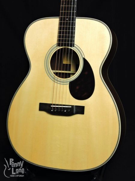 EASTMAN E20OM ADIRONDACK SPRUCE TOP ACOUSTIC ORCHESTRA MODEL GUITAR WITH CASE