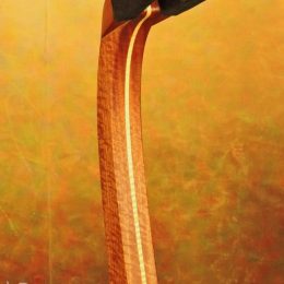 SOLID GROUND STANDS GSSACM SAPELE WITH CURLY MAPLE GUITAR STAND