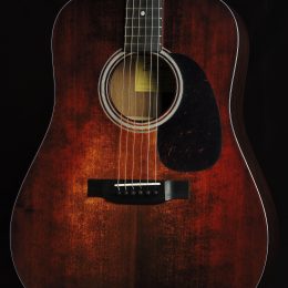 EASTMAN E1D-CLA SOLID ACOUSTIC DREADNOUGHT GUITAR WITH GIG BAG