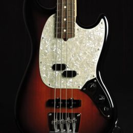 Fender American Performer Mustang Bass 0651 Front Close