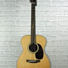 Martin 000-28 Modern Deluxe Front