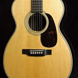 Martin 00-28 Modern Deluxe Front Close