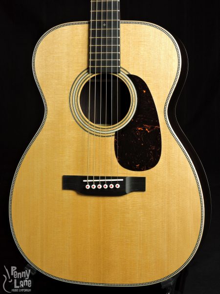 Martin 00-28 Modern Deluxe Front Close