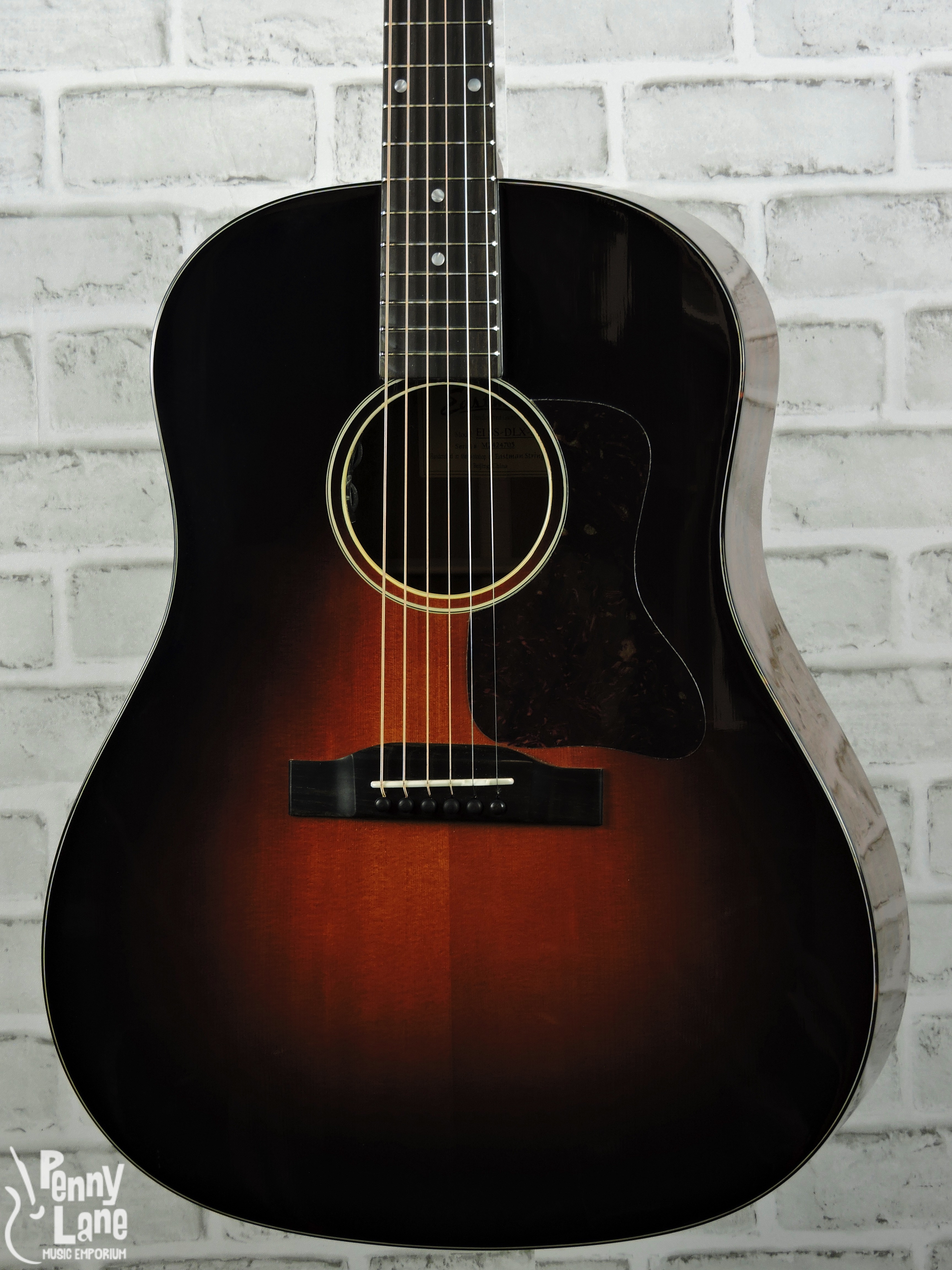 EASTMAN E1SS-DLX-SB GLOSS ACOUSTIC ELECTRIC SLOPE-SHOULDER
