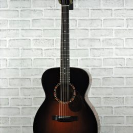 Eastman E2OM-DLX-SB Front