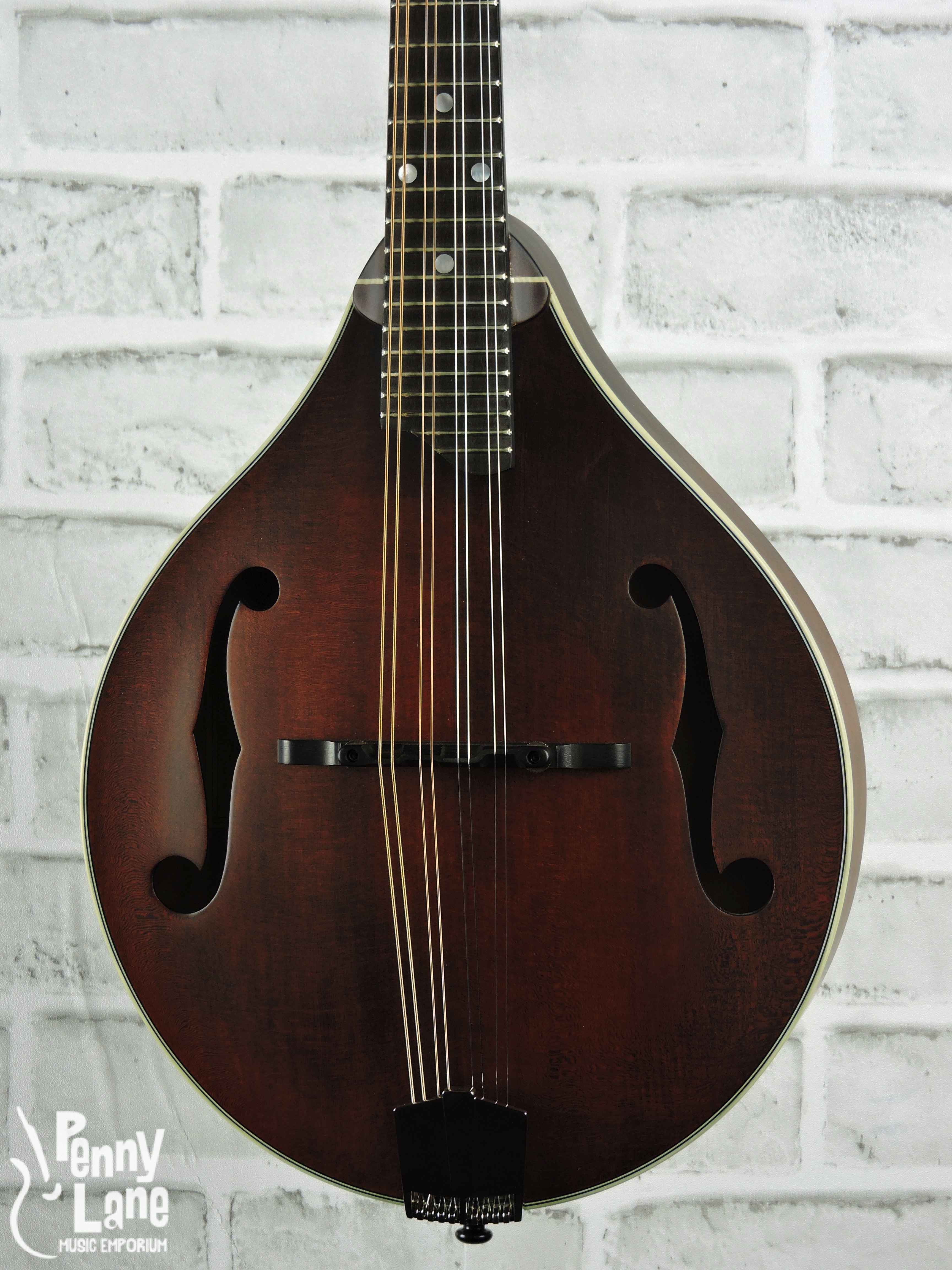 Eastman-MD305-Front-Close.jpg