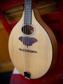 EASTMAN LADY MOON SIGNATURE OCTAVE MANDOLIN WITH GIG BAG
