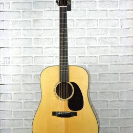 Martin Super D-18 Front