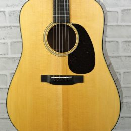 Martin Super D-18 Front Close