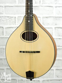 EASTMAN PCH-M104-NAT ACOUSTIC A-STYLE MANDOLIN WITH GIG BAG